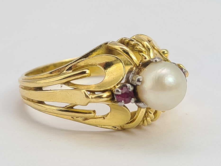 6136 Vintage: Rare: 18ct Gold Cultured Pearl Rubies Cocktail Ring