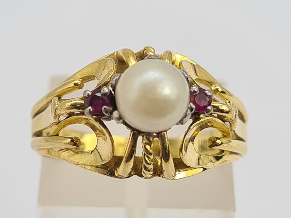6136 Vintage: Rare: 18ct Gold Cultured Pearl Rubies Cocktail Ring