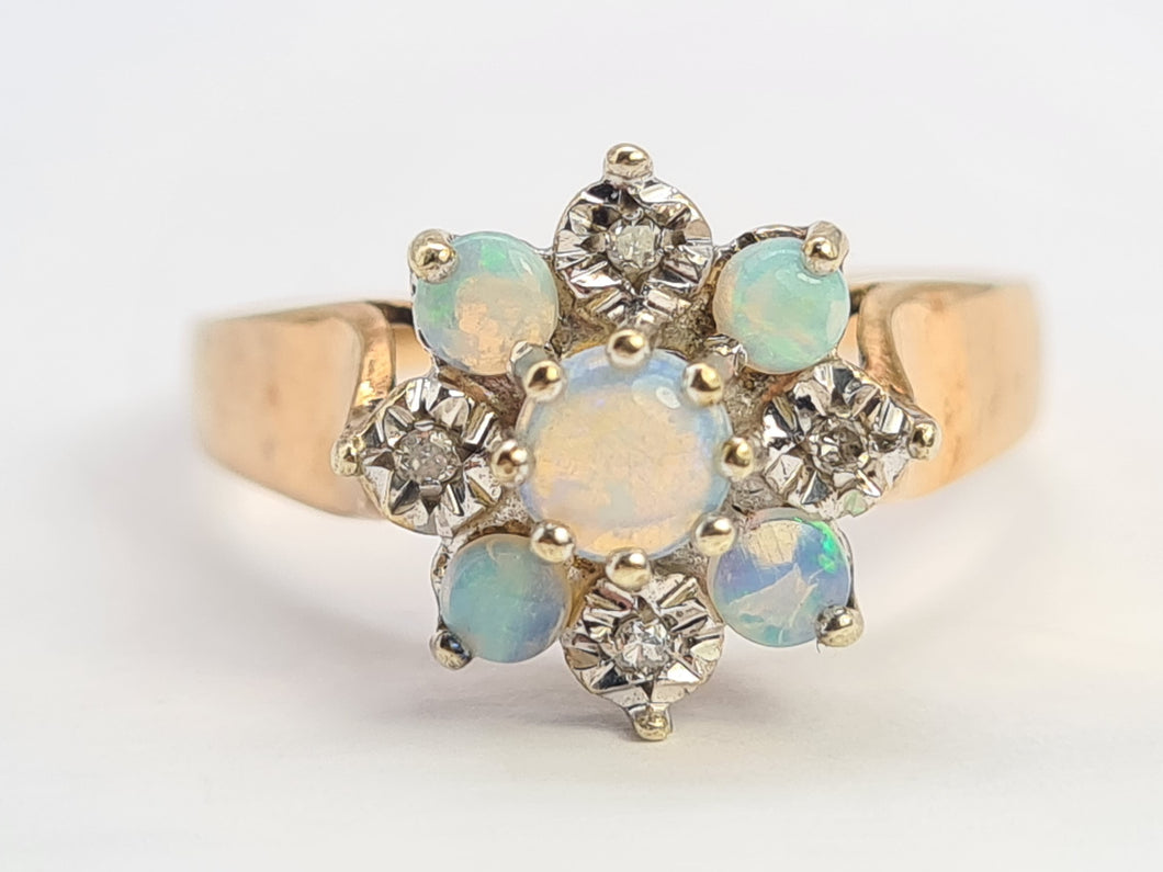 0739: Vintage: 9ct Gold White Opals Diamonds Flower Head Ring- Date-Mark 1976