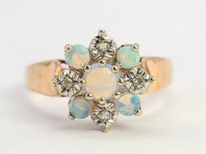 0739: Vintage: 9ct Gold White Opals Diamonds Flower Head Ring- Date-Mark 1976