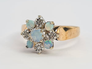 0739: Vintage: 9ct Gold White Opals Diamonds Flower Head Ring- Date-Mark 1976