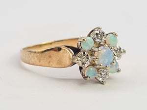 0739: Vintage: 9ct Gold White Opals Diamonds Flower Head Ring- Date-Mark 1976