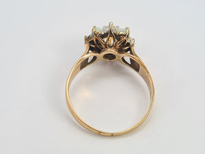 0739: Vintage: 9ct Gold White Opals Diamonds Flower Head Ring- Date-Mark 1976