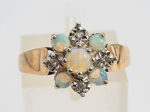 0739: Vintage: 9ct Gold White Opals Diamonds Flower Head Ring- Date-Mark 1976