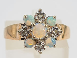 0739: Vintage: 9ct Gold White Opals Diamonds Flower Head Ring- Date-Mark 1976