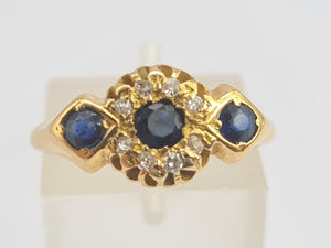 0566: Antique: 18ct Gold Art Deco Cornflower Blue Sapphires Diamonds Ring- remarkable