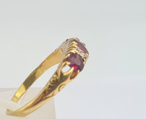 0567: Vintage & Old 18ct Gold Rubies Diamonds Ring- splendid