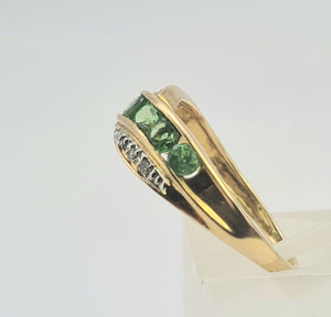 0654: Vintage: 9ct Gold Green Diopsides Diamonds Dress Ring