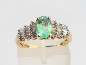 0715: Vintage 9ct Gold Emerald 26 Baguette Cut Diamonds Dress Ring- exquisite