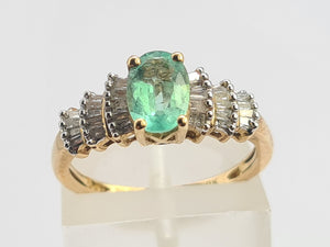 0715: Vintage 9ct Gold Emerald 26 Baguette Cut Diamonds Dress Ring- exquisite