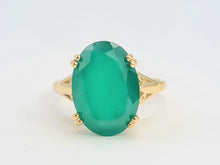 Load image into Gallery viewer, 5571: Vintage: Vivacious 9ct Gold Translucent Green Agate Signet Ring
