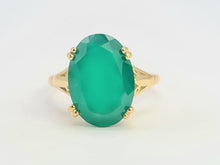 Load image into Gallery viewer, 5571: Vintage: Vivacious 9ct Gold Translucent Green Agate Signet Ring
