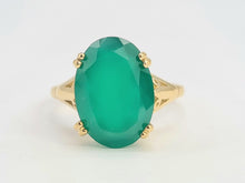 Load image into Gallery viewer, 5571: Vintage: Vivacious 9ct Gold Translucent Green Agate Signet Ring
