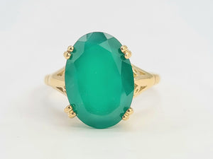 5571: Vintage: Vivacious 9ct Gold Translucent Green Agate Signet Ring