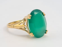 Load image into Gallery viewer, 5571: Vintage: Vivacious 9ct Gold Translucent Green Agate Signet Ring
