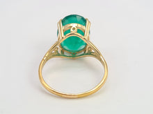 Load image into Gallery viewer, 5571: Vintage: Vivacious 9ct Gold Translucent Green Agate Signet Ring
