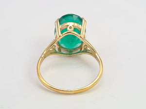 5571: Vintage: Vivacious 9ct Gold Translucent Green Agate Signet Ring