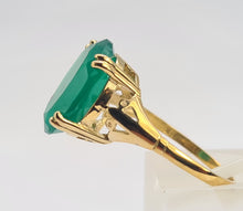 Load image into Gallery viewer, 5571: Vintage: Vivacious 9ct Gold Translucent Green Agate Signet Ring
