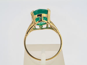 5571: Vintage: Vivacious 9ct Gold Translucent Green Agate Signet Ring