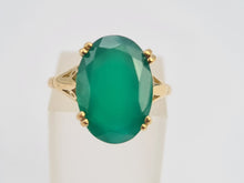 Load image into Gallery viewer, 5571: Vintage: Vivacious 9ct Gold Translucent Green Agate Signet Ring
