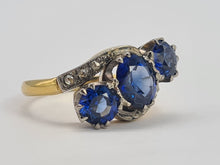 Load image into Gallery viewer, 0657: Vintage &amp; Old: 18ct Gold Cornflower Blue Sapphires Diamonds Ring
