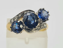 Load image into Gallery viewer, 0657: Vintage &amp; Old: 18ct Gold Cornflower Blue Sapphires Diamonds Ring
