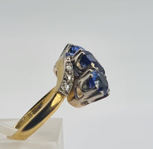 Load image into Gallery viewer, 0657: Vintage &amp; Old: 18ct Gold Cornflower Blue Sapphires Diamonds Ring
