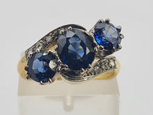 Load image into Gallery viewer, 0657: Vintage &amp; Old: 18ct Gold Cornflower Blue Sapphires Diamonds Ring
