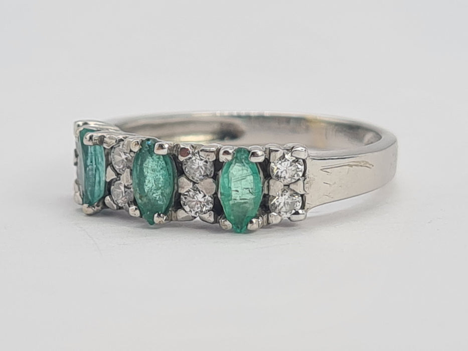 0679: Vintage 14ct White Gold 3 Emeralds 8 Natural Sparkling Diamonds Dress Ring
