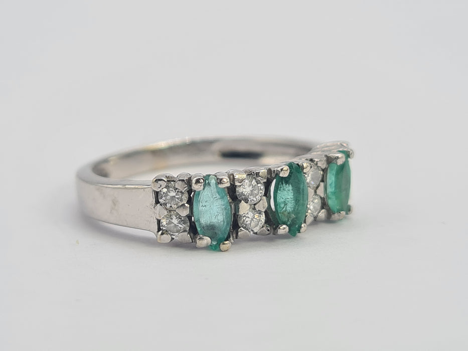 0679: Vintage 14ct White Gold 3 Emeralds 8 Natural Sparkling Diamonds Dress Ring