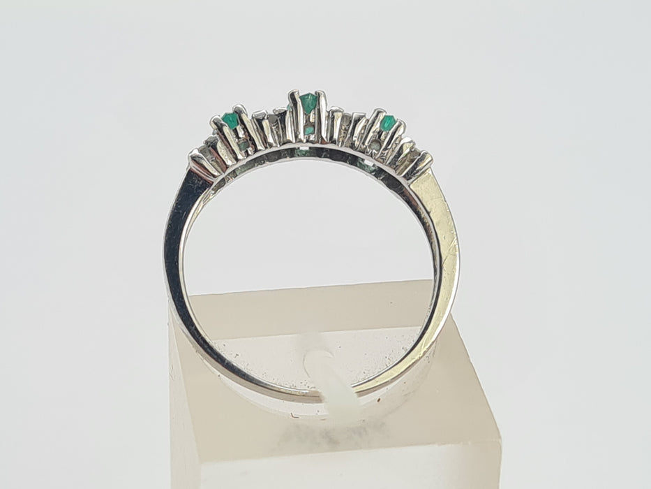 0679: Vintage 14ct White Gold 3 Emeralds 8 Natural Sparkling Diamonds Dress Ring