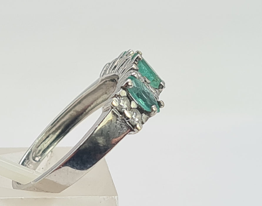 0679: Vintage 14ct White Gold 3 Emeralds 8 Natural Sparkling Diamonds Dress Ring