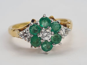 0681: Vintage: 18ct Gold Emeralds Diamonds Flower Head Ring - Date- Mark 1976