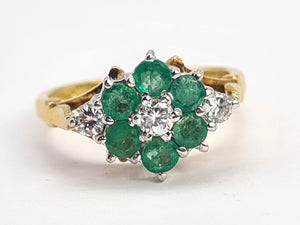 0681: Vintage: 18ct Gold Emeralds Diamonds Flower Head Ring - Date- Mark 1976