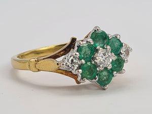 0681: Vintage: 18ct Gold Emeralds Diamonds Flower Head Ring - Date- Mark 1976