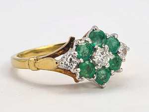 0681: Vintage: 18ct Gold Emeralds Diamonds Flower Head Ring - Date- Mark 1976