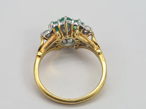 0681: Vintage: 18ct Gold Emeralds Diamonds Flower Head Ring - Date- Mark 1976