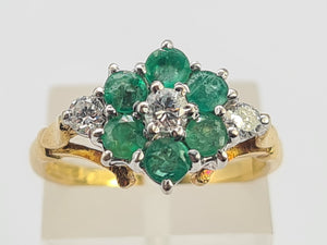 0681: Vintage: 18ct Gold Emeralds Diamonds Flower Head Ring - Date- Mark 1976