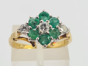 0681: Vintage: 18ct Gold Emeralds Diamonds Flower Head Ring - Date- Mark 1976