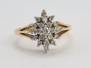 0716: Vintage: 9ct Gold 21 Diamonds Geometric Set Ring- lovely sparkle