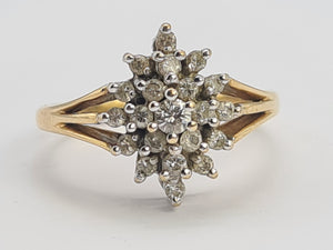 0716: Vintage: 9ct Gold 21 Diamonds Geometric Set Ring- lovely sparkle