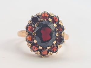 0735: Vintage: 9ct Gold Rich Red Garnets Cluster Ring - Date-Mark 1964