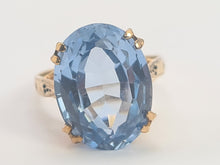 Load image into Gallery viewer, 0742: Vintage: 9ct Gold Swiss Blue Topaz Statement Ring- Date-Mark 1968
