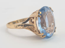 Load image into Gallery viewer, 0742: Vintage: 9ct Gold Swiss Blue Topaz Statement Ring- Date-Mark 1968
