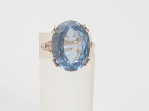 0742: Vintage: 9ct Gold Swiss Blue Topaz Statement Ring- Date-Mark 1968