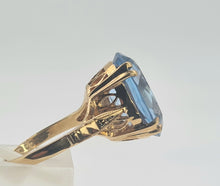 Load image into Gallery viewer, 0742: Vintage: 9ct Gold Swiss Blue Topaz Statement Ring- Date-Mark 1968
