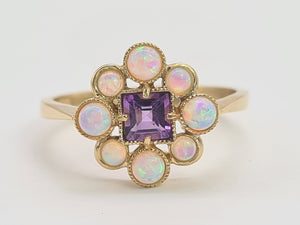 0276: Vintage: 9ct Gold Lilac Amethyst Opals Flower Head Ring