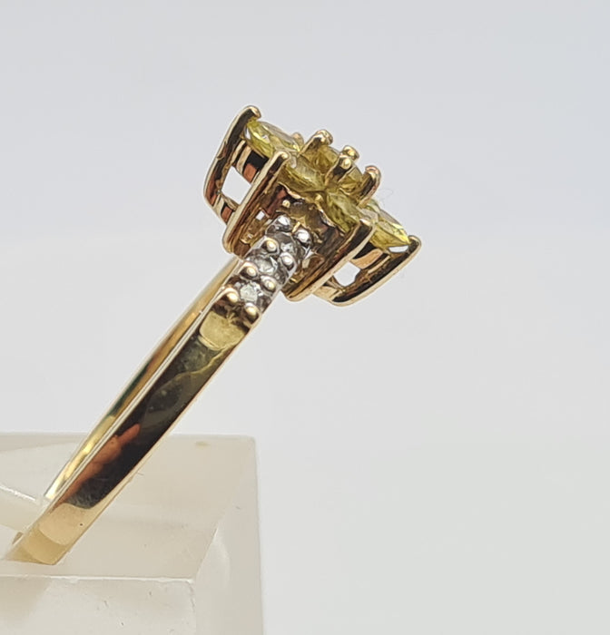 6193 Vintage: 9ct Gold Heliodor  & Glacier Topaz Flower Head Ring