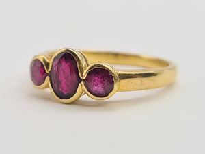 0702: Vintage: 18ct Gold Rich Red Rubies Trilogy Ring- gorgeous