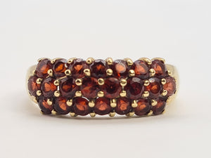 0726: Vintage: 9ct Gold Tiered Garnets Cluster Ring- lovely colours&nbsp;